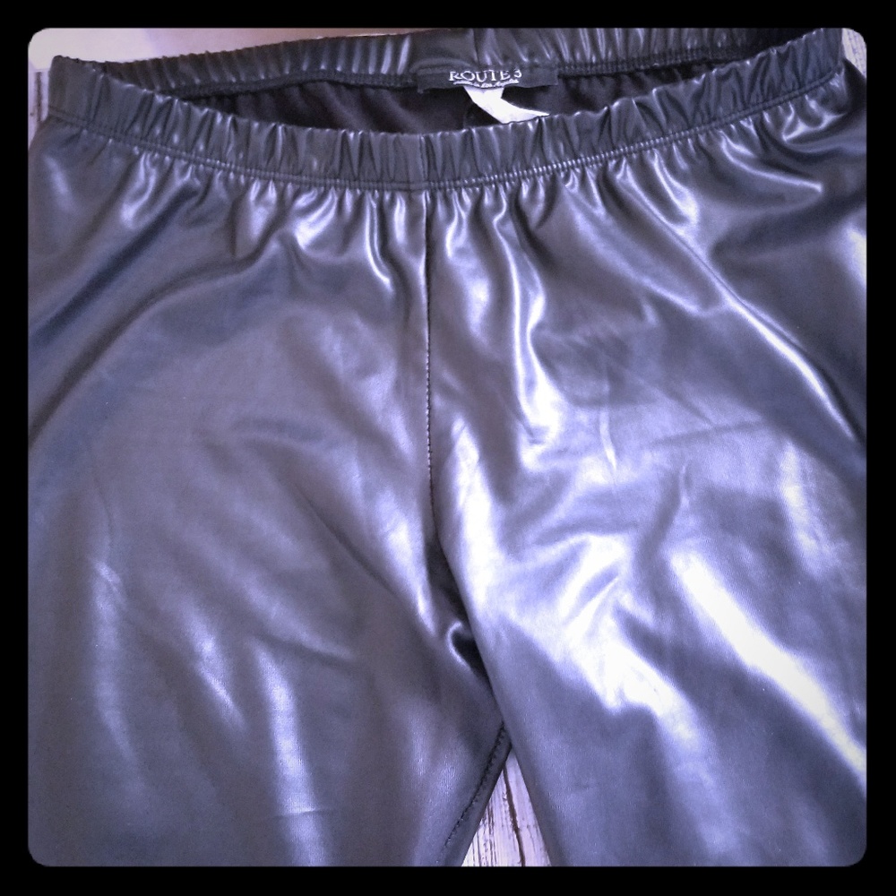Stunning vegan leather leggings
